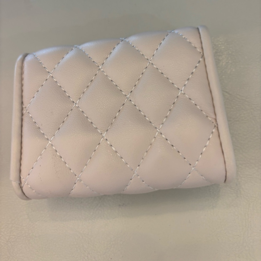 Elegant Quilted Cream Credit Card Holder - Picture 4 of 5